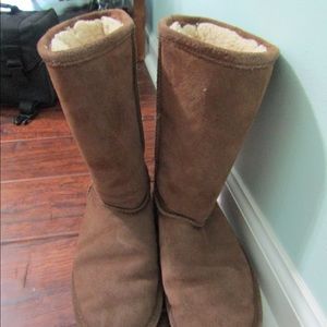 Brown bear claw boots